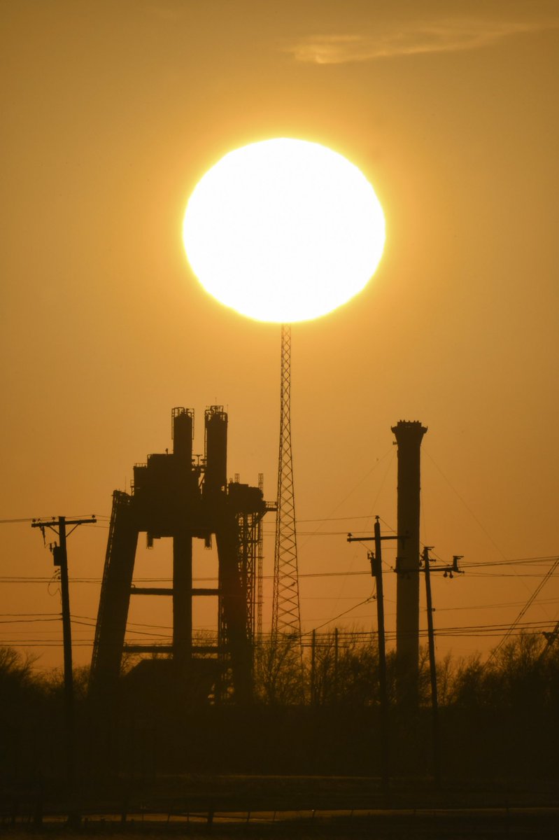 jswartzphoto's tweet photo. New booster standing tall in the setting sun tonight @SpaceX #McGregor 🚀 B1072 @elonmusk? https://t.co/5CztJYO4y1