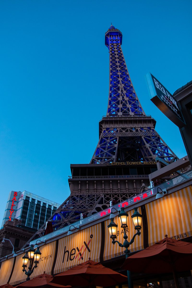 ParisVegas's tweet photo. In recognition of National Law Enforcement Appreciation Day, we are lighting up our marquees and attractions blue to show support for the @LVMPDFoundation's Go True Blue Campaign. Merci to Las Vegas' law enforcement professionals!✨ https://t.co/1o1AJTwPI5