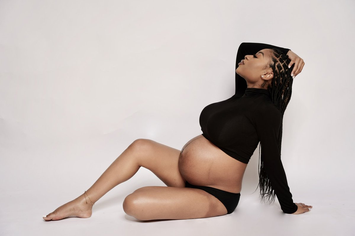 RealKilahLache's tweet image. I prayed that my body and baby are able to do all that needs to be done w No hospital, no medical intervention, no hurt or harm — just the strength of being woman that God gave me. I finally birthed my handsome Ray of sonshine — M3 is here! 🌞 God has granted my prayers yall! 🤎