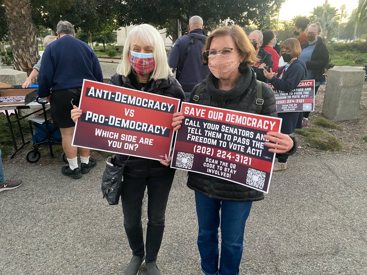 wmnsmarchla's tweet photo. Thank you to all who answered the call that unites Americans: Defending Democracy. Elected leaders must pass legislation that will protect this country against anti-democratic forces.
#defenddemocracy #takebackjan6 #defenddemocracy2022 https://t.co/3WCgCPdLgt