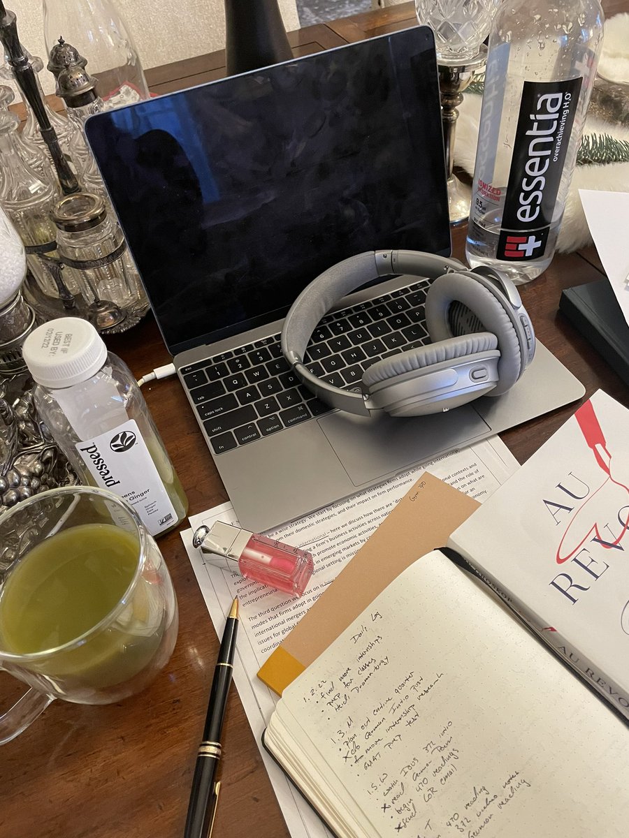 voguewrld's tweet photo. day in my life https://t.co/RcWFCOmzRF