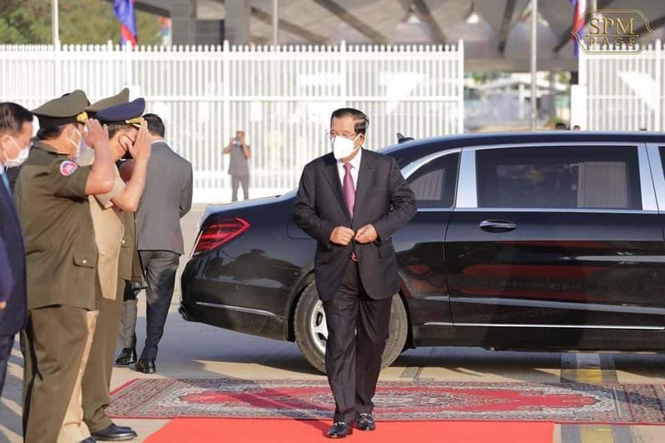 TTFR__Myanmar's tweet photo. Cambodia Prime Minister Hun Sen no longer has Diginity . Although he was not welcomed and being cursed for his actions.HunSen is a shameless person. @PeacePalaceKH 

#ASEANStopHunSen
#HunSenStayHome
#2022Jan7Coup
#WhatsHappeningInMyanmar https://t.co/oHAaLN2y9k