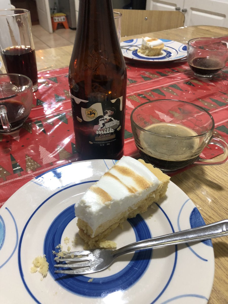 edgardo_cjc's tweet photo. @reinaentrecopas mira querida #Mariana un maridaje de ensueño con @CerveceriaKross y un #PieLimon de los dioses https://t.co/JtRC5AEGzv
