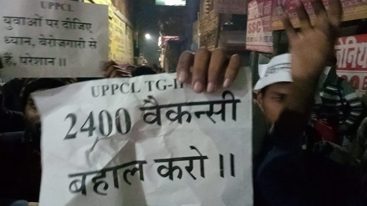StudentpowerITI's tweet photo. हम बरसाती मेंढक नहीं है जो चुनाव के समय निकले है भीख मांगने,
हम भगत सिंह की औलाद है जो 30 महीनों से अपना हक़ माँग रहे है, सीने मे फौलाद लिए
इंकलाब जिंदाबाद जीतेंगे  #UPPCL_TG2_के_स्वीकृत_2400_पदों_का_विज्ञापन_जारी_करों
#UPPCL_4102_तकनीशियन_लाईन_को_बहाल_करों
#No_vacancy_No_vote https://t.co/B2Hj8p6GbK
