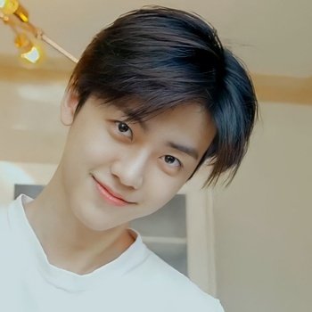 suratdariprimus's tweet photo. 'Primus
⎯ "Sejak kapan lo bisa lari dari hidup gue?
Dan sejak kapan gue bisa pergi ninggalin lo?"
.
.
.
na jaemin au https://t.co/pdjYK6Vfib