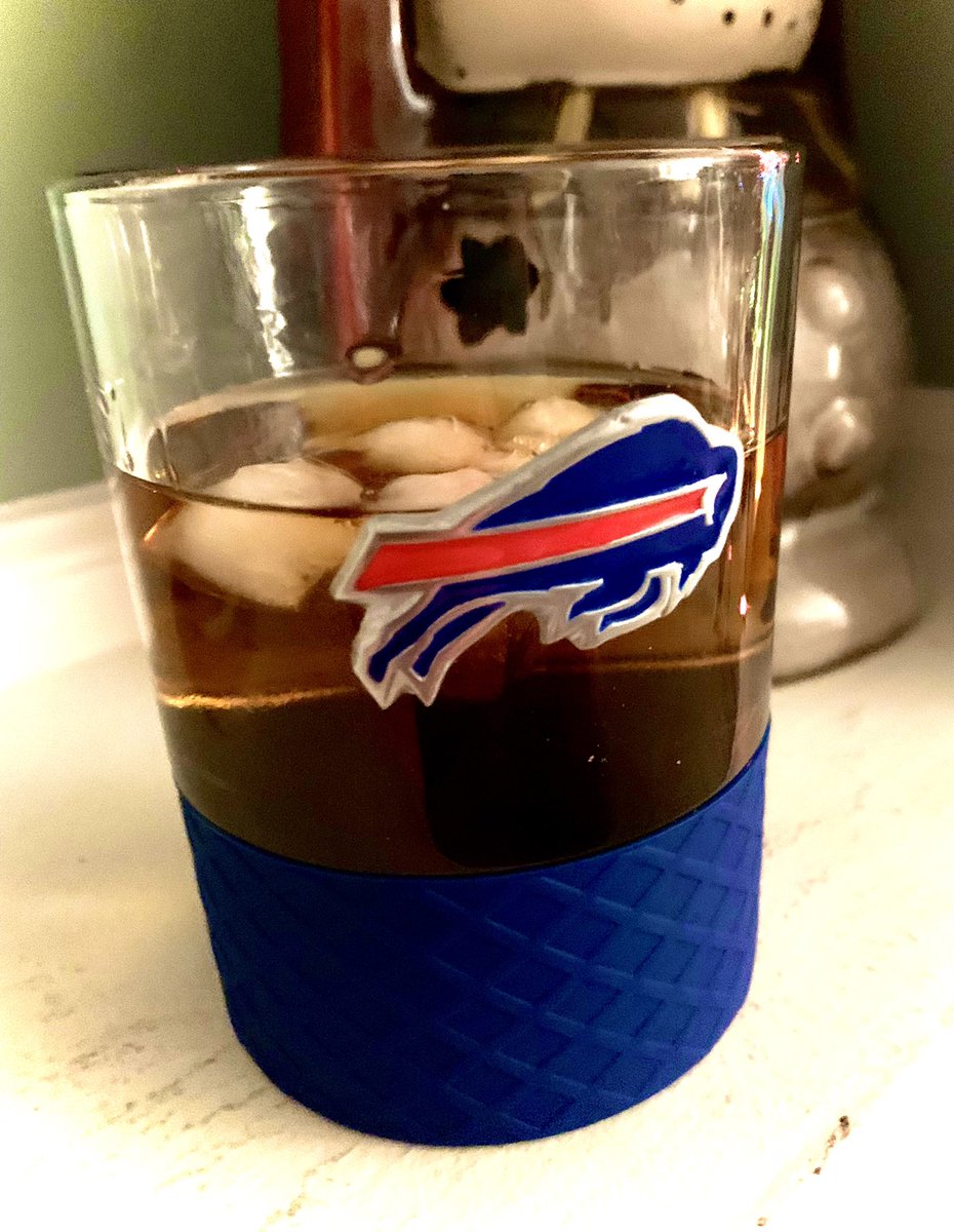 KBoogieKyle's tweet photo. Not going to lie.. lovin my new rocks glasses… #playoffcaliber https://t.co/dv6HdFO93V