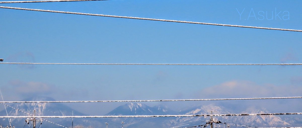 yumeasutw's tweet photo. お日様燦々✨街は #雪化粧 の金曜日の朝☀️
予想最高/最低気温🌡️9℃/-7℃
晴れ☀️
冬晴れの穏やかな空。夕方は北風が強まりそう🌬️➰➰😖
#空の名前
#青空 #Sunshine
#雪景色
#キラキラ
#a2022 #a0107 #a202201 #a2022012 https://t.co/J0kkmMXzXi