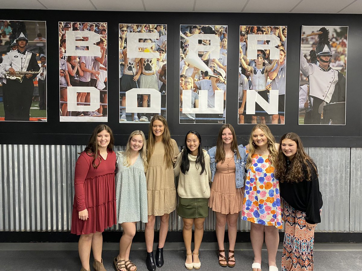 JacyHarrelson's tweet photo. An awesome night to wrap up my sophomore season! So honored to be awarded with offensive player of the year, region 1 6A player of the year, All county player of the year runner-up and the captain award! Can’t wait to see what the future holds! @HoCoSoftball  @HocoAthletics https://t.co/9VbO7uMnc1