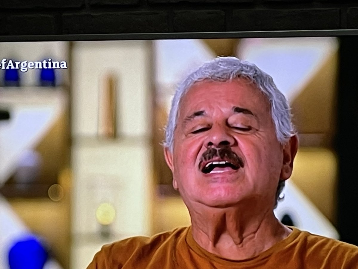 Pekesimple's tweet photo. Para mi @titifernandez1 se tiene que quedar en @MasterChefAR hasta la final. Aunque no concurse, pero hay que dejarle una mesada hasta el último programa https://t.co/7WHOupw1yQ