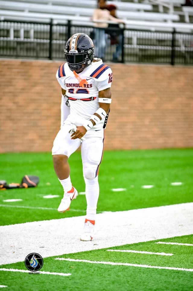 RoshonCarter's tweet photo. Went from never playing again to All State LB!!🙌🏽🔷🔶 #blessed https://t.co/DjsgLWymAH