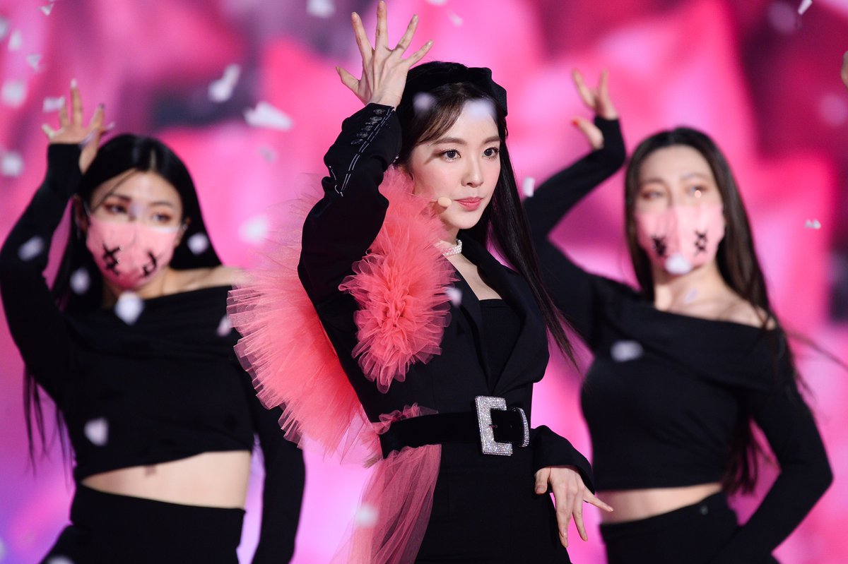telasa_jp's tweet photo. #RedVelvet は、#WENDY の #WhenThisRainStops、#JOY の #Hello 、#Queendom の3曲をパフォーマンスしました!
それぞれのSBS人気歌謡でのパフォーマンスはこちらから!
▼When This Rain Stops
https://t.co/lKF5wE4sA3
▼Hello
https://t.co/PFuEu0cm9w
▼Queendom
https://t.co/TKz5UJUqGd https://t.co/UgsXhXjcxT