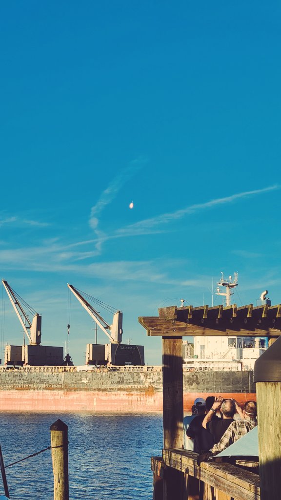 RustysInThePort's tweet image. SpaceX did not disappoint with this afternoon's spectacular launch, blazing across the clear, blue sky for a standing room only crowd of happy guests… at Rusty's at the Port!😎👍🌅🚀🛰🌠 #launchshift #blueskiesandboosters #fulldeck #congrats  #spacecoastskies #rustysseafood