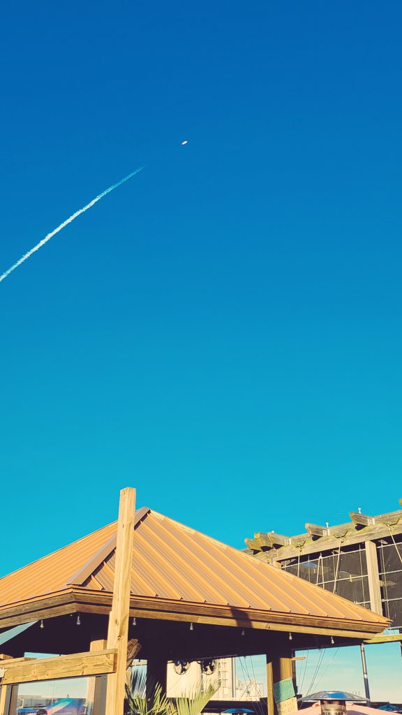 RustysInThePort's tweet image. SpaceX did not disappoint with this afternoon's spectacular launch, blazing across the clear, blue sky for a standing room only crowd of happy guests… at Rusty's at the Port!😎👍🌅🚀🛰🌠 #launchshift #blueskiesandboosters #fulldeck #congrats  #spacecoastskies #rustysseafood