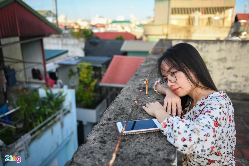 SoheilNarain's tweet photo. Young people step back a year due to the epidemic
Whenever anyone mentions graduation and job application, Bao Chau (22 years old, Go Vap district), a student at Ho Chi Minh City University of Education, can only sigh. https://t.co/PnRFQkj0vI
