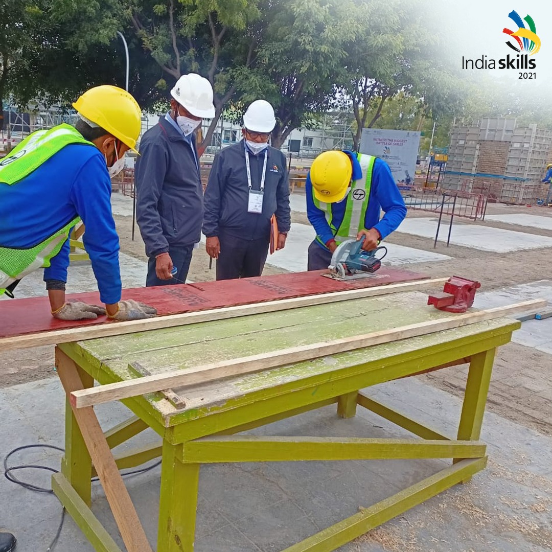 WorldSkillsInd's tweet photo. Concrete construction work #SkillStars are flourishing with their skills at #IndiaSkills2021 Nationals. 🧱 From reading blueprints to making accurate measurements, they are delivering their best to become the next #IndiaKeSkillStar! 🤩 Aren’t you proud of them? 🙌🏼 https://t.co/SKGB46yr29