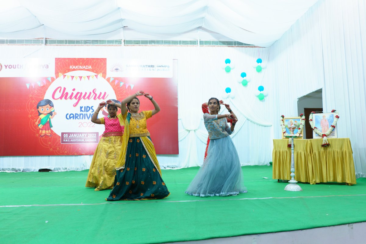 yfs_official's tweet photo. It was truly a carnival at Kakinada, riot of colors,

325 students from 40 govt schools &amp; informal tuition classes participated with unmatchable energy &amp; zeal

In sports, culture &amp; science categories, Chiguru was a great platform for students to showcase their talents

1/2 https://t.co/U04o4gqO6K