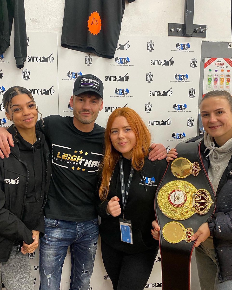 NottsBoxing's tweet photo. WORLD BOXING CHAMPION AND OUR PATRON LEIGH WOOD INSPIRES YOUNG PEOPLE AT Nottingham School of Boxing AND SWITCH UP. 👊🏽
#LivesNotKnives #PositiveRoleModel #PowerOfSport #WorldChampion #Inspiring #YoungPeople #GivingBack @itsLeighWood @England_Boxing @ConnectSport @sported_UK https://t.co/kvUJMXeFH2