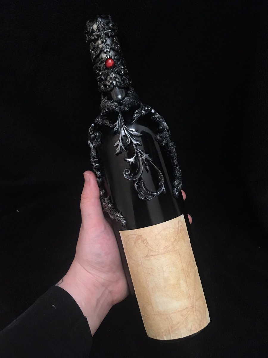 good news I’m gonna start selling these soon because making them brings me joy and I would like to make a career out of it 🍷🩸

#ResidentEvil #ResidentEvilVillage #LadyDimitrescu