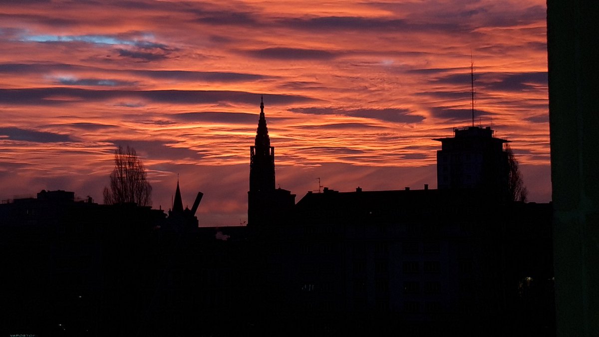 Levé de soleil ce matin sur Strasbourg #HappyNewYear à tous
Un peu de poésie pour 2022 nous fera le plus grand bien 😇