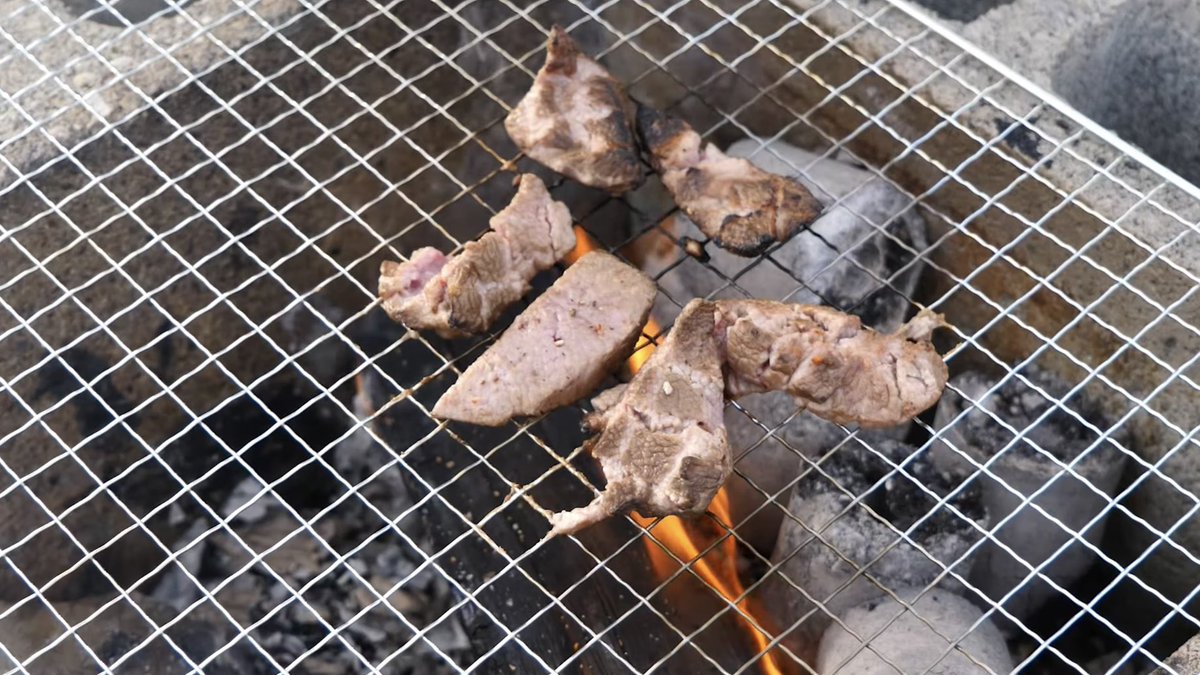 nonchaaan512's tweet photo. 今日の19時配信狩チャンネルでは、猪の珍味を頂きます。

毎年オスの初物は大事に頂いております( ´ ▽ ` )ﾉ✨

一昨年は鉄板焼き
去年は天ぷら（揚げ）とお吸い物（茹で）にしたので、今年は外で炭火焼きにしてみました！

調理法なのか、個体差なのか、食べる場所なのか、毎年結構味がかわります🤔 https://t.co/H7aK6g2zW4
