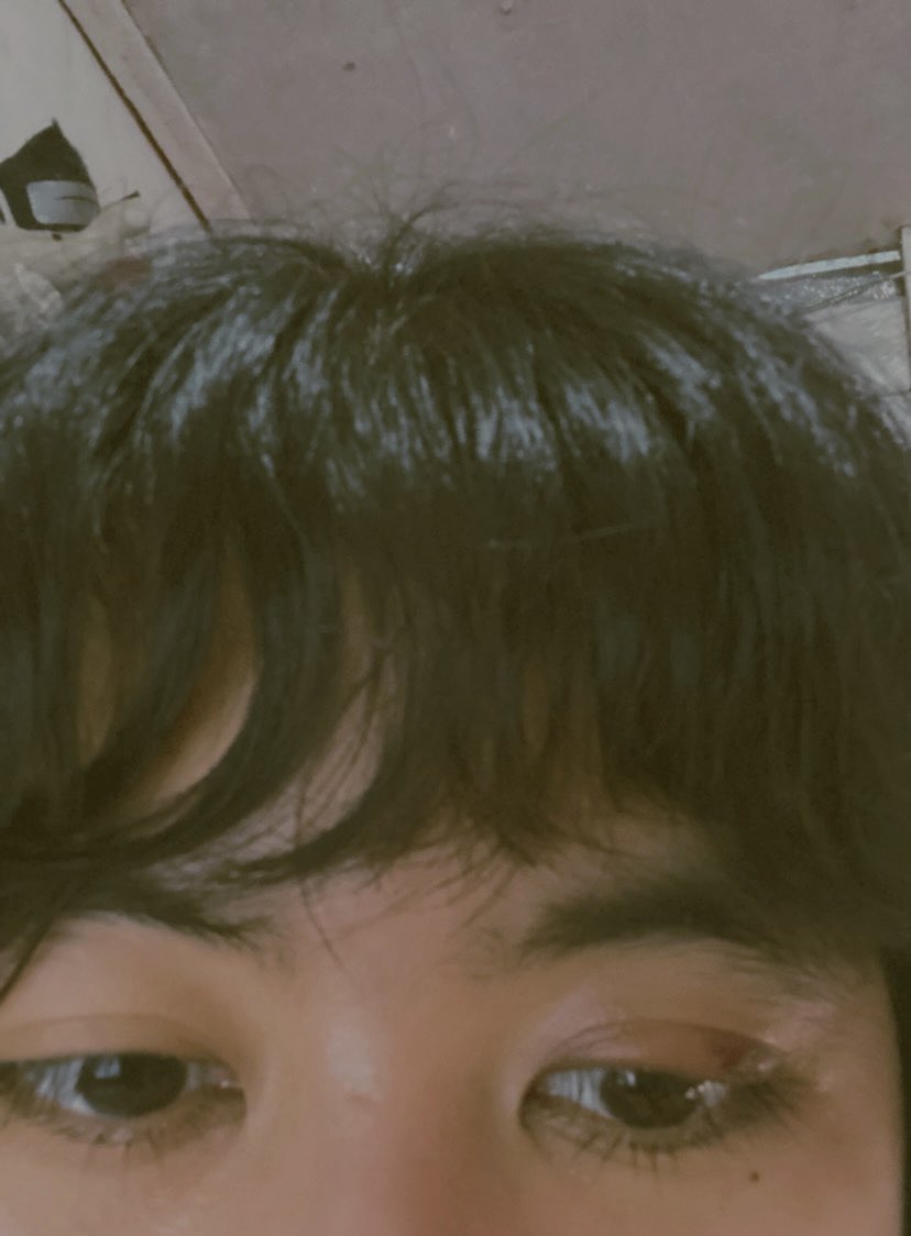 midnightshh's tweet photo. Happy 2022, bisney!🥳🤩 i am finally alive again bahala wa pay power &amp; water supply tungod sa bagyo. i hope everyone’s safe🙏now that im done w/ 2 surgeries &amp; my eyes are all good, im hoping to finish kuwang (di ko mupromise kay botboton na kaayo ko) 🙈 greetings from my bangs 🔫 https://t.co/XiLDSTGBkz