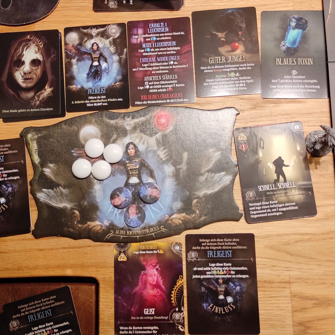 brettundpad's tweet photo. Altes Spielbrett optimiert, schwarze Filzmatte gekauft, weitere Träume gespielt. Es bleibt bei zu viel Arbeit, zu viel Ballast, unnötige Mechaniken, zu nerviger Aufwand beim Auf- und Abbau. Ein paar Partien wird es noch geben, bisher aber derbste Enttäuschung. #Etherfield https://t.co/45FPDHicSY