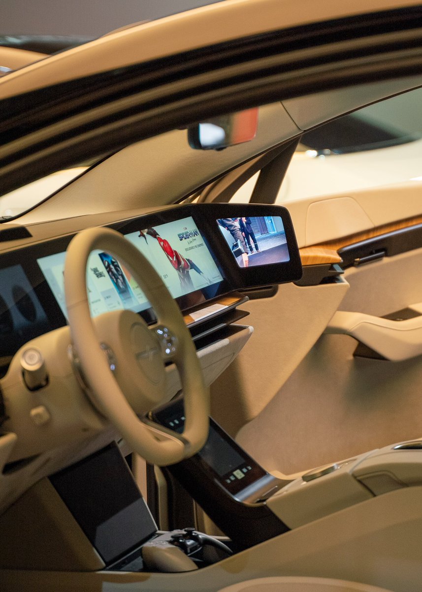 xkom_pl's tweet photo. Cześć #porannazmiana 🤖 Tweetujemy prosto z #ces2022 🤩 Zobaczcie koncepcyjne samochody elektryczne #SonyVisions 🚗🥰 https://t.co/xfNYjh1Ba5