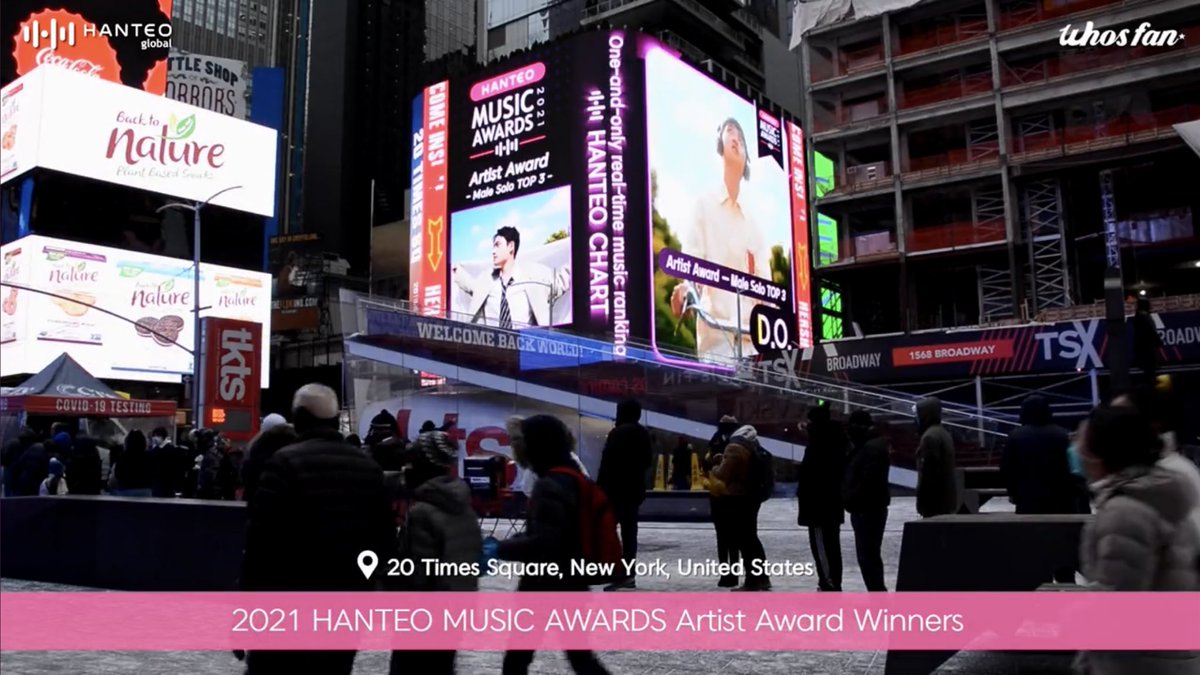 kokokbop's tweet photo. KYUNGSOO AND BAEKHYUN AT NYC TIME SQUARE 🥳 They are part of the top 3 Whosfan 2021 Hanteo Music Awards Artist Awards 🎉
@weareoneEXO https://t.co/0XeH2Ha6HG