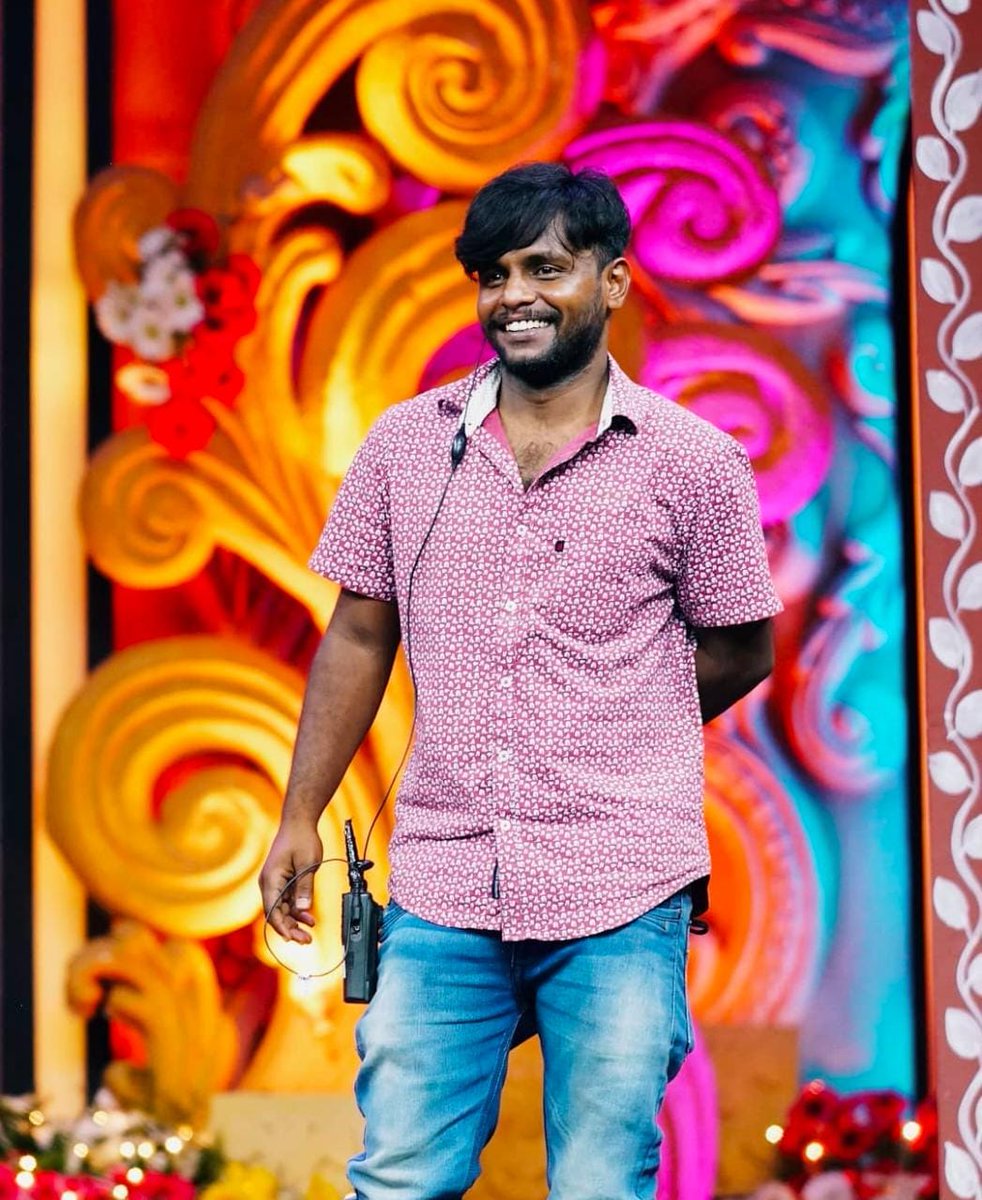 ಸೆಟ್ ಇಂದ ಸ್ಕ್ರಿಪ್ಟ್ ವರೆಗೂ ನೀನು ಮಾಡದ ಕೆಲಸ ಇಲ್ಲ.. ಇಂದು ನೀನು ಮಾಡಿದ ಕೆಲಸದ ನೆನಪು ಇದೆ ಆದರೆ ನೀನೆ ಇಲ್ಲ. ಇಹದಲ್ಲಿ ನೀನ್ ಇಲ್ಲ ಆದರೆ ಪರದಲ್ಲಿ ಎಲ್ಲೊ ಇರುವೆ. ಎಲ್ಲೇ ಇದ್ದರು ನೆಮ್ಮದಿ ಶಾಂತಿ ನಿನಗೆ ಆ ಶ್ರೀಕೃಷ್ಣ ಕೊಡಲಿ 🙏 All rounder ಹರ್ಷ 💐🙏 ಓಂ ಶಾಂತಿ ಗೆಳೆಯ GONE TOO SOON 😔