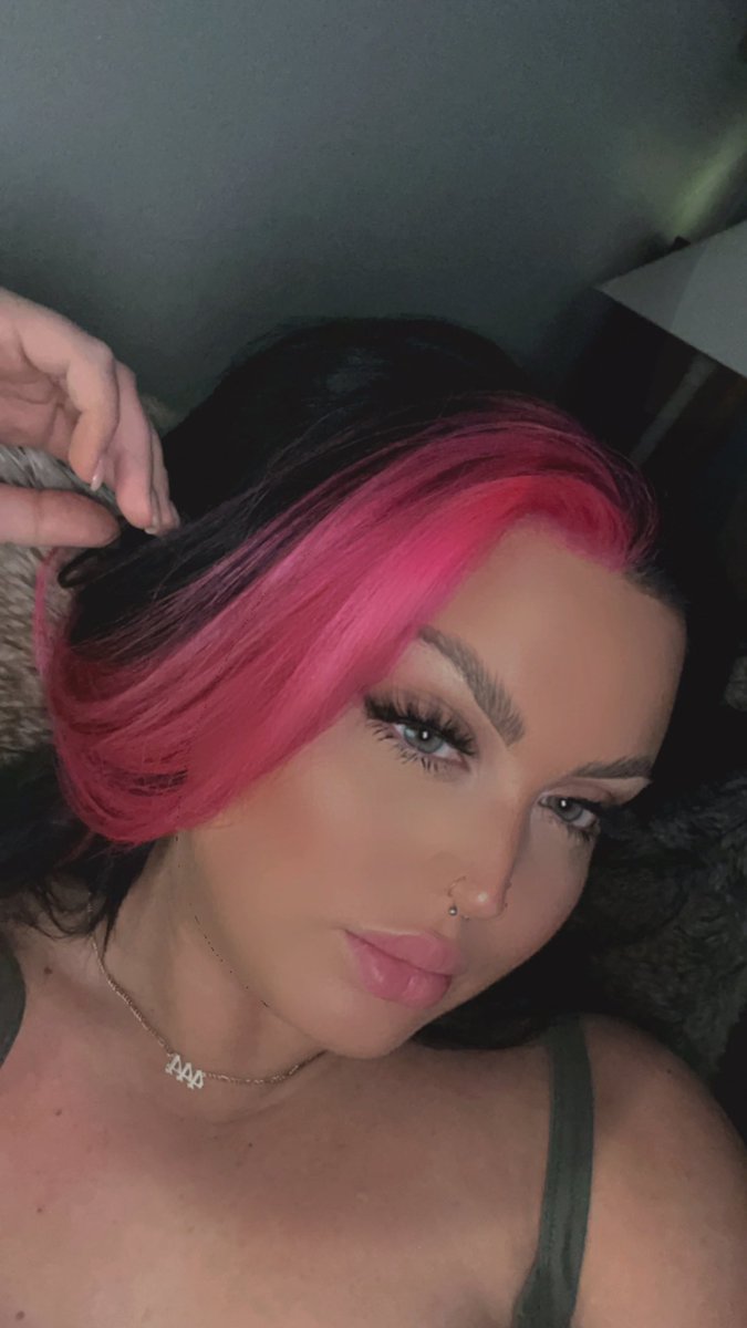ashburk's tweet photo. hi twitter lol https://t.co/pIgxNaPqae