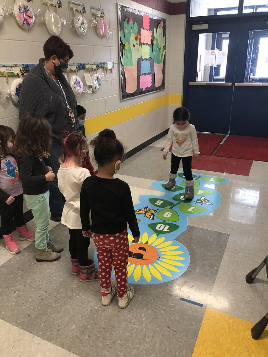 Principal_TG's tweet image. Over Christmas break our amazing counselor had sensory paths installed all over @EnterpriseElem1. Today our pre-k kiddos got to take advantage of them for indoor recess. @WichitaUSD259 #wpsproud #wpsignitelearning
