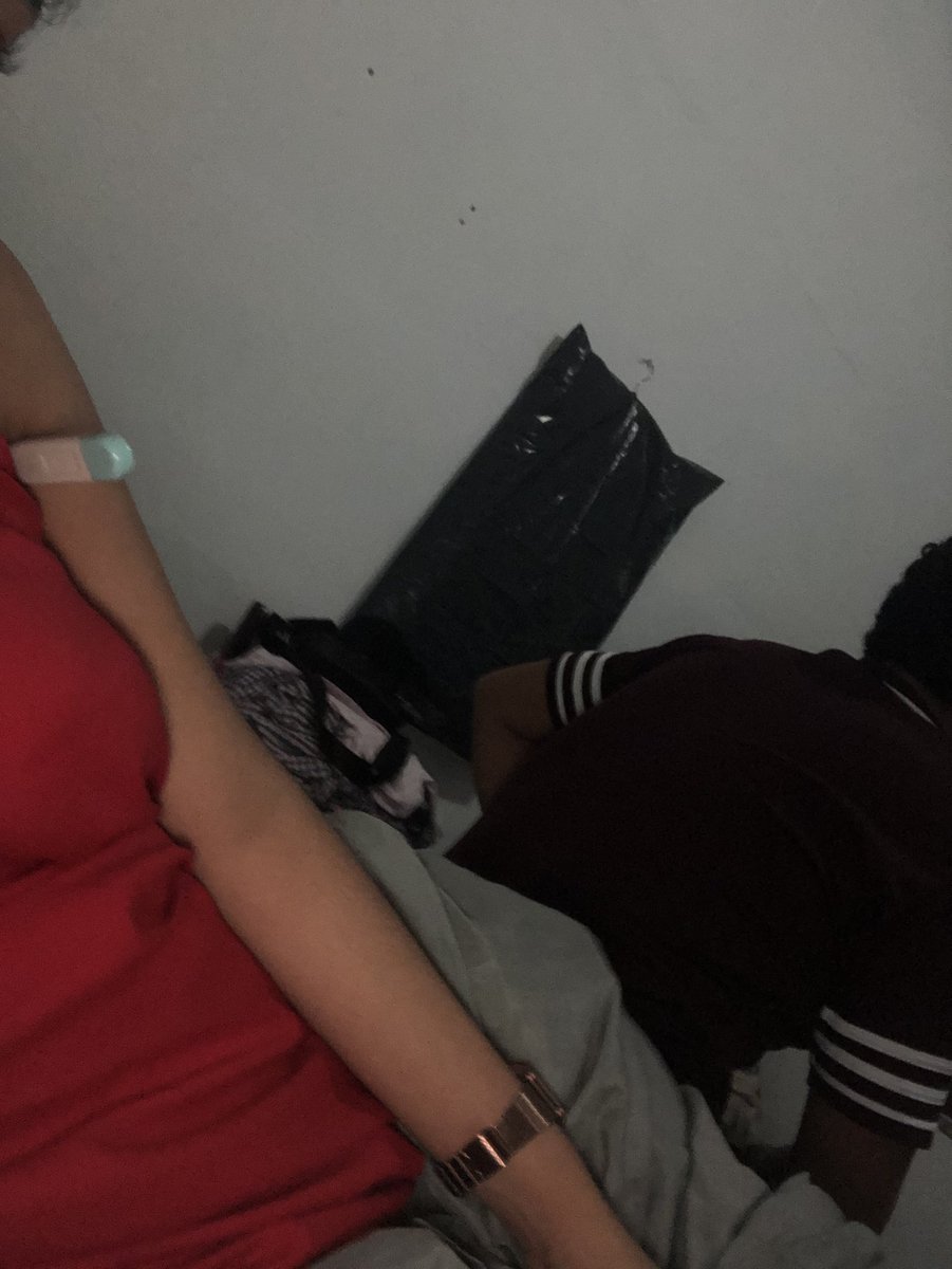 Un día me dijeron que siempre llega algo mejor y no tengo la menor duda que así es .
Llevo 2 días enferma y has cuidado de mi,has estado al pendiente de mis medicamentos,que si mi temperatura subía rápido veías la manera para bajarme la temperatura,adoro tenerte a mi lado.🤍