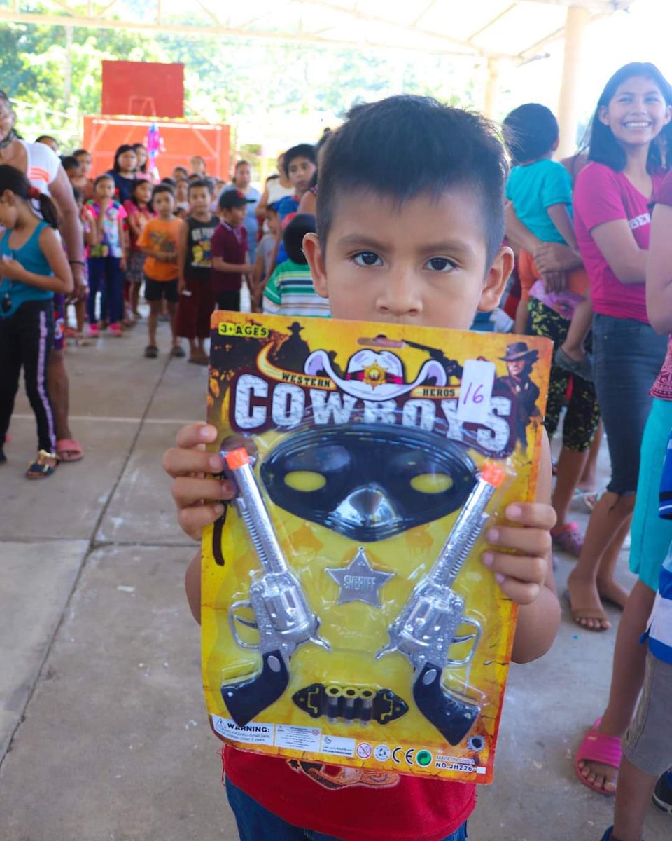 KuubMx's tweet photo. Hoy 6 de enero del 2022 se celebró con piñatas y se donaron alrededor de 200 juguetes a niñas y niños del ejido “San Lorenzo” en Teapa, Tabasco.

Agradecemos a cada tabasqueño que contribuyó para dibujar sonrisas.

“Feliz día de Reyes”

#diadereyes #regalandosonrisas #tabasco https://t.co/o8HoLDb6e9