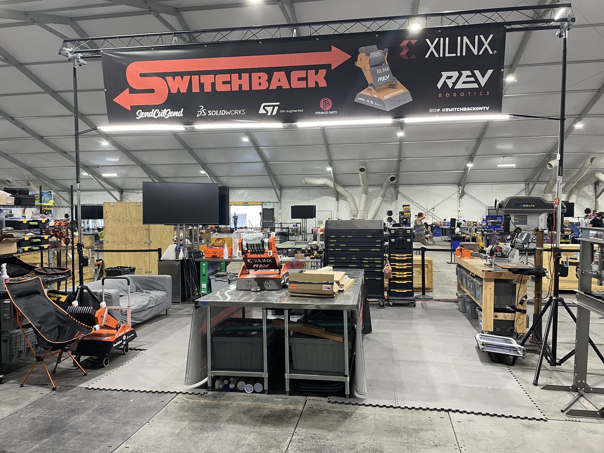 switchbackontv's tweet photo. @BattleBots ….just don’t look under the couch https://t.co/6WbGvpbWx2