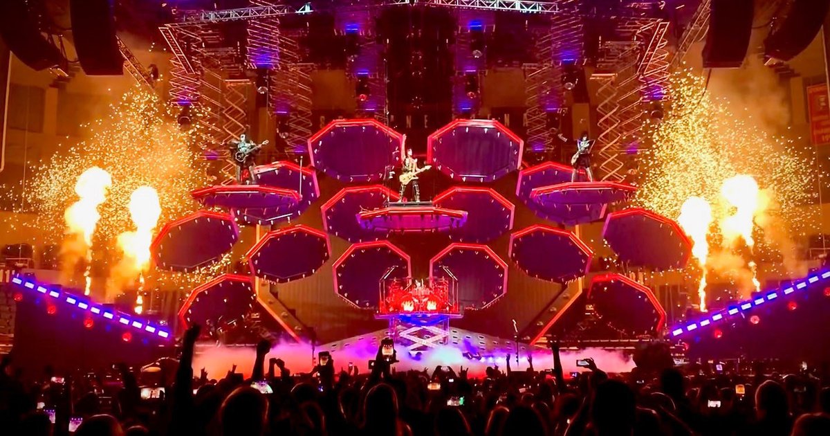 PaulStanleyLive's tweet photo. THIS is a Show Opener!! I can't WAIT to get back out there on The End Of The Road. https://t.co/Uap5LPuekR