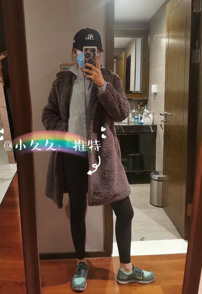 今天出门像个电车痴汉😅，准备好被我骚扰了吗…… https://t.co/EMPllxVRmb