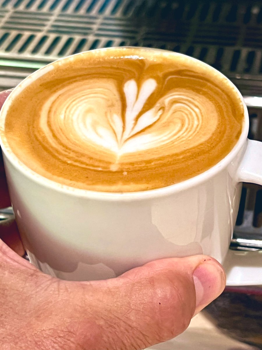 DPJ1963's tweet photo. Its #FlatWhiteFriday - at home or out, Make It Count ☕️💪🏼 #CoffeeLovers https://t.co/IR1yCmiucQ