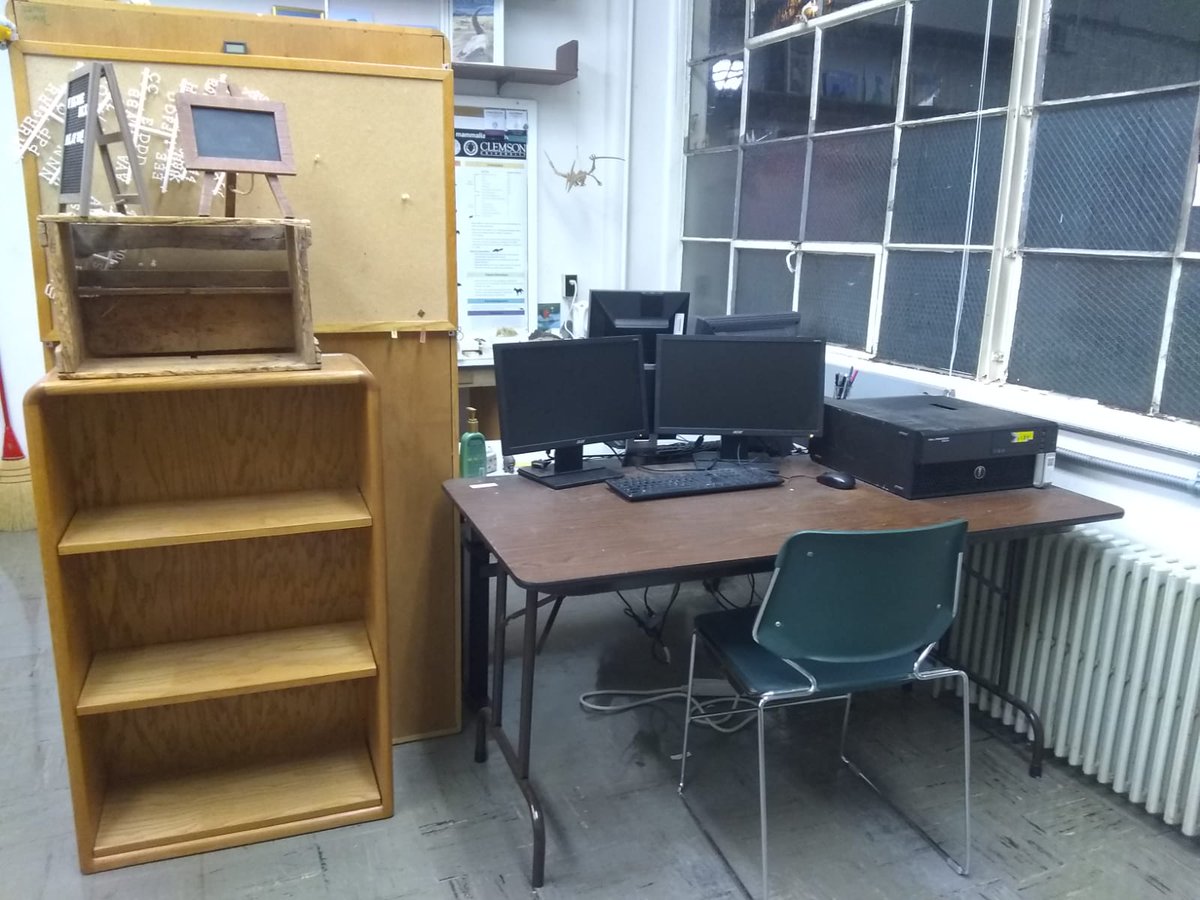 FossilRefind's tweet photo. I cannot count the hours I spent #working and #learning in this office in the last 2 active years. Now it is time to leave the @uoregon and this space for new students and researchers. I'm so grateful and excited for the next steps coming! @GhezzoPaleo https://t.co/YPjV8goJzg