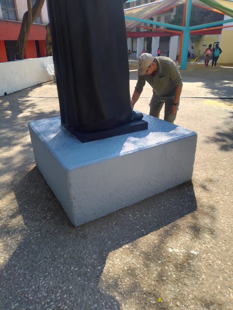 AlcCuauhtemocMx's tweet photo. Continuamos mejorando los #EspaciosPúblicos de nuestra demarcación, realizamos:
✅Corte y desyerbe en diagonal 20 de noviembre 
✅Mantenimiento a luminarias en las calles #DrAndrade y #DrOlvera https://t.co/ltt5SGJyFP