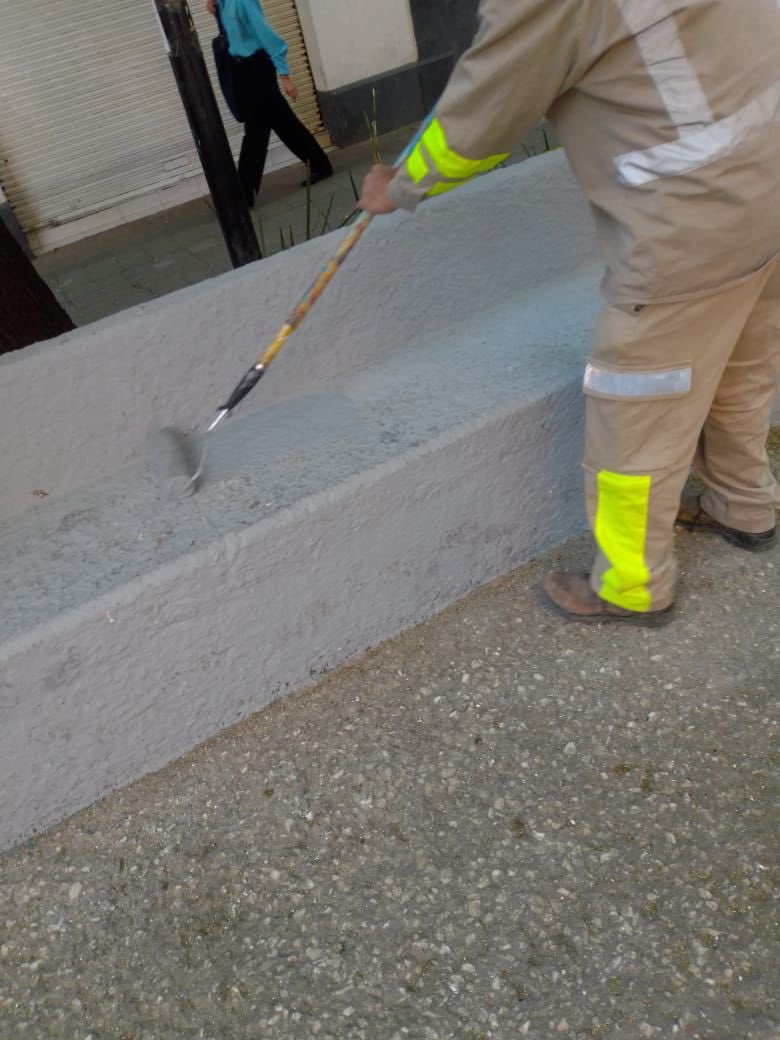 AlcCuauhtemocMx's tweet photo. Continuamos mejorando los #EspaciosPúblicos de nuestra demarcación, realizamos:
✅Corte y desyerbe en diagonal 20 de noviembre 
✅Mantenimiento a luminarias en las calles #DrAndrade y #DrOlvera https://t.co/ltt5SGJyFP
