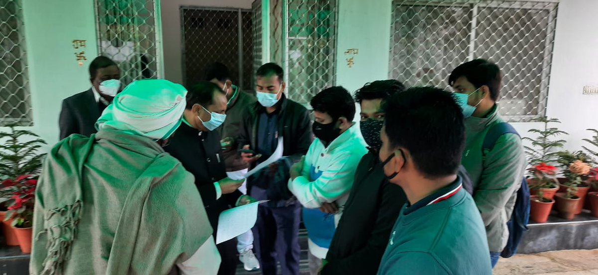 TheUpenYadav's tweet photo. PWD J.En सिविल Diploma के चयनित अभ्यर्थियों को नियुक्ति देने के संबंध में मंत्री @bhajanlaljatavजी से प्रतिनिधिमंडल के साथ मुलाकात की
मंत्री जी ने कहा जल्द नव चयनित अभ्यर्थियों के नियुक्ति आदेश जारी हो जाएंगे l
Pwd विभाग में AEN JEN की भर्ती निकालने की भी मांग मंत्री के सामने रखी https://t.co/9FOyvLcWUU