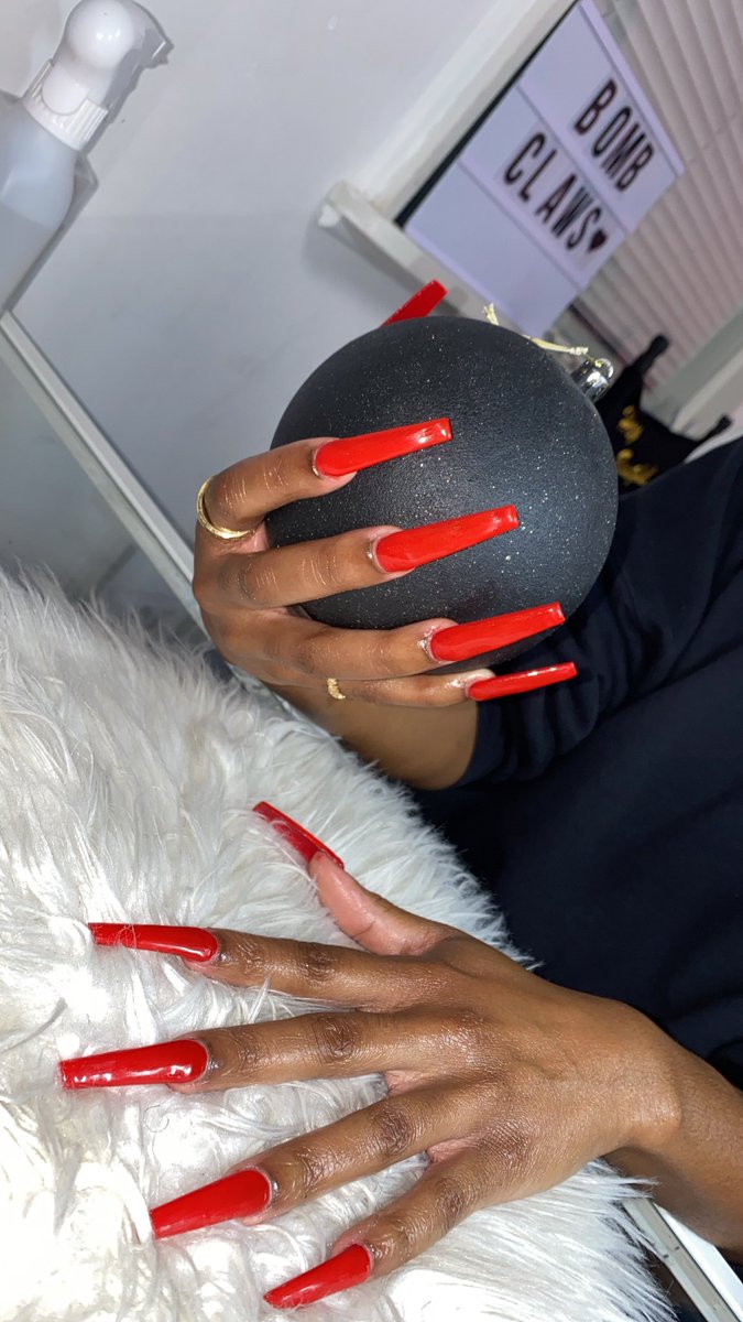 AWalkingBombb's tweet photo. the last set❤️🌹 #BombClaws by #Bombè https://t.co/iFCMnzSGou
