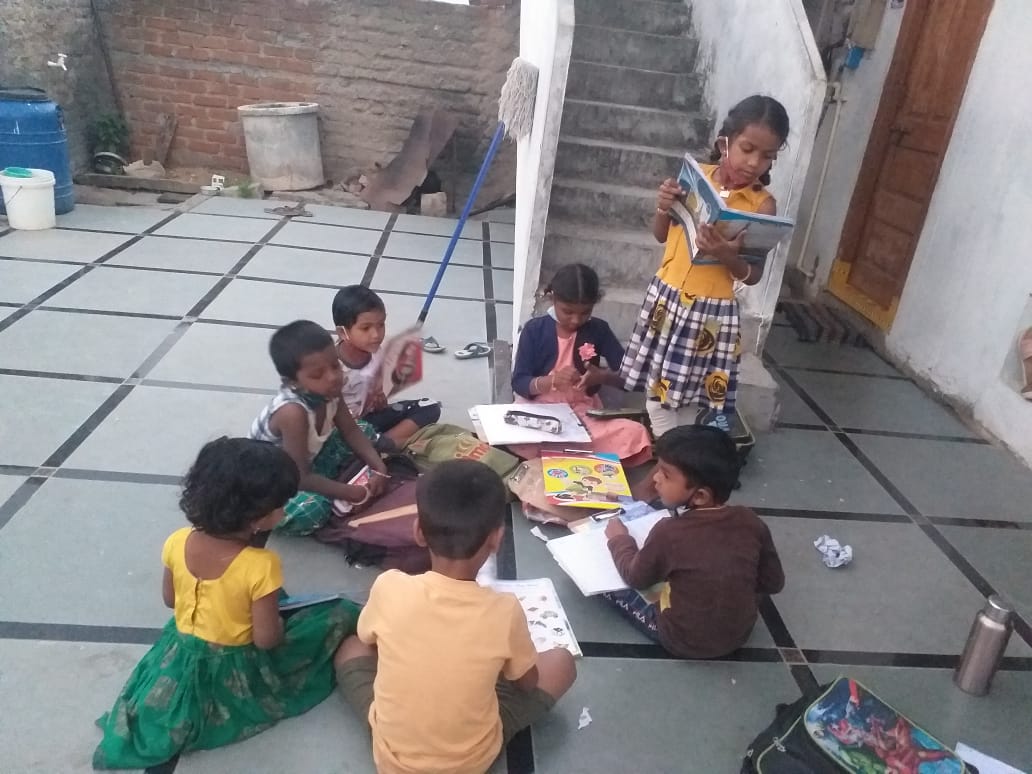 sevabharathitg's tweet photo. రాష్ట్రవ్యాప్తంగా పట్టణ మురికివాడల్లోని బాలికలకు నాణ్యమైన విద్యను అందించాలనే లక్ష్యంతో - #కిశోరివికాస్ 2 దశాబ్దాలుగా కృషి చేస్తోంది.
మరిన్ని వివరాలు: https://t.co/bL224qD3Bz
#SevaBharathi #RunForAGirlChild #RFGC6 #4GirlChild #Education #Volunteers https://t.co/2WV8DyZfur