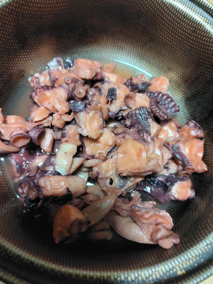 lectin_free's tweet photo. キンカンを炊きました。
少しだけ朝食に入れます🤗
大きなタコを圧力鍋で
下茹でしました。
今から根菜類とタコを
炊いていきます🤗
#グルテンフリー
#ゆるグルテンフリー
＃レクチンフリー
#ゆるレクチンフリー
#キンカン
＃タコ https://t.co/iRvx6xUYa7