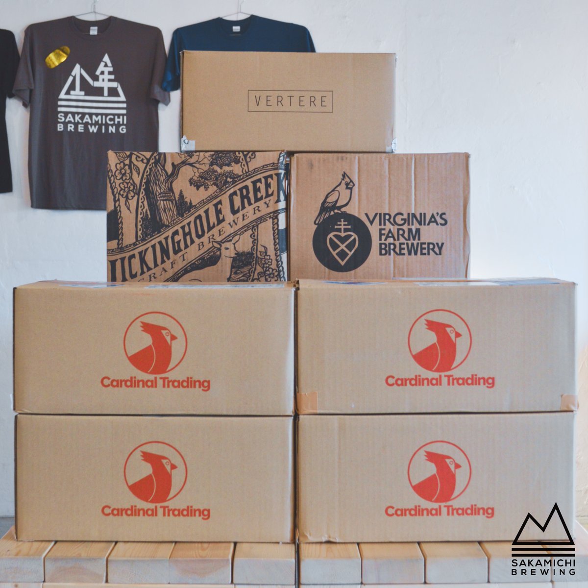 sakamichi_beer's tweet photo. Restock!
クリスマスとお正月で忙しかったので、冷蔵庫においしいビールを補充しています。
Thanks to #Vertere, @LCCB_FarmBrews, @WestbrookBeer, and #CardinalTrading
#Restock #NewYearNewBeer #立川 https://t.co/0S2hl7kvZ4