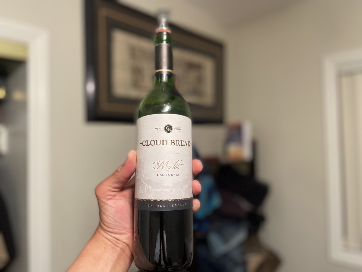 dmvsno1slim's tweet photo. #CloudBreak
#Merlot for the grown taste #wineLife #CaliWine great balance https://t.co/TJf48ZOHSg