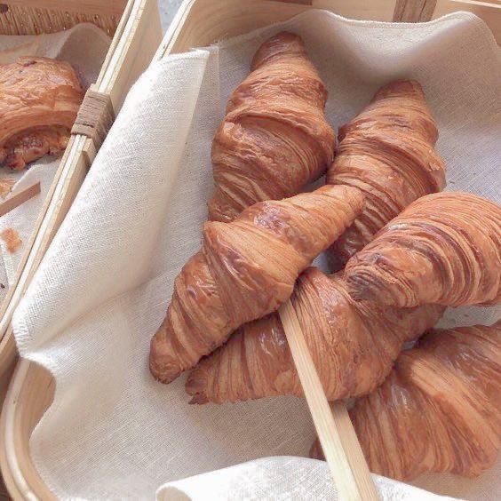 — order for <a href="/XH_Cafe/">Xdinary Heroes Café (SLOW)</a> ! ♡

× order : croissants
× from : xdinary heroes
× message : « happy new year, wishing you all the best ! Thank you for your hard work on the cafe <3 you're amazing keep going ! » - <a href="/ichillincafe/">ichillin cafe ♡</a> <3