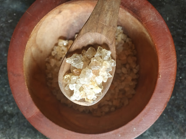 Did U know that gond (edible gum) is a crystalline herb? 
.
Let's look at some edible gum (gond) benefits that include keeping your joints healthy, better gut health, boost vitamin D levels &amp; more:
.
wickedspoonconfessions.com/2022/01/edible… 
#healthylifestyle #HealthyLiving