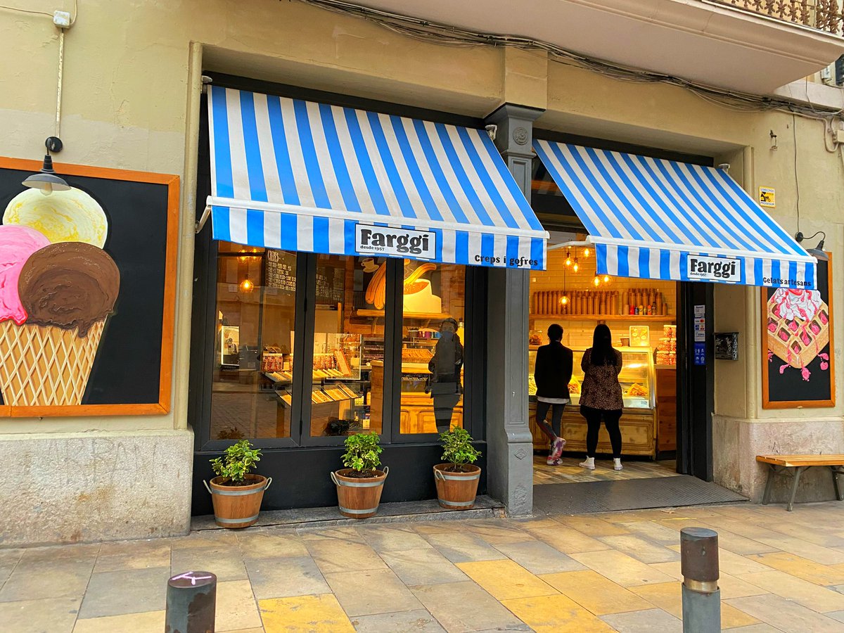 MybusSpain's tweet photo. スペイン・バルセロナ発、ローカルにも人気の有名アイスクリームブランド《Farggi/ファーギー》🍦💕夏は勿論ですが、冬でもお店は開いており、年中人気のアイスクリーム店です😋🎈
店舗によってはクレープやワッフル、
そしてチュロスも販売しています🍫✨
どれも美味しそう😆
#VisitSpain #Farggi https://t.co/kkYylRtrni