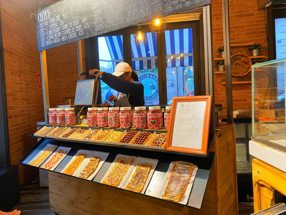 MybusSpain's tweet photo. スペイン・バルセロナ発、ローカルにも人気の有名アイスクリームブランド《Farggi/ファーギー》🍦💕夏は勿論ですが、冬でもお店は開いており、年中人気のアイスクリーム店です😋🎈
店舗によってはクレープやワッフル、
そしてチュロスも販売しています🍫✨
どれも美味しそう😆
#VisitSpain #Farggi https://t.co/kkYylRtrni